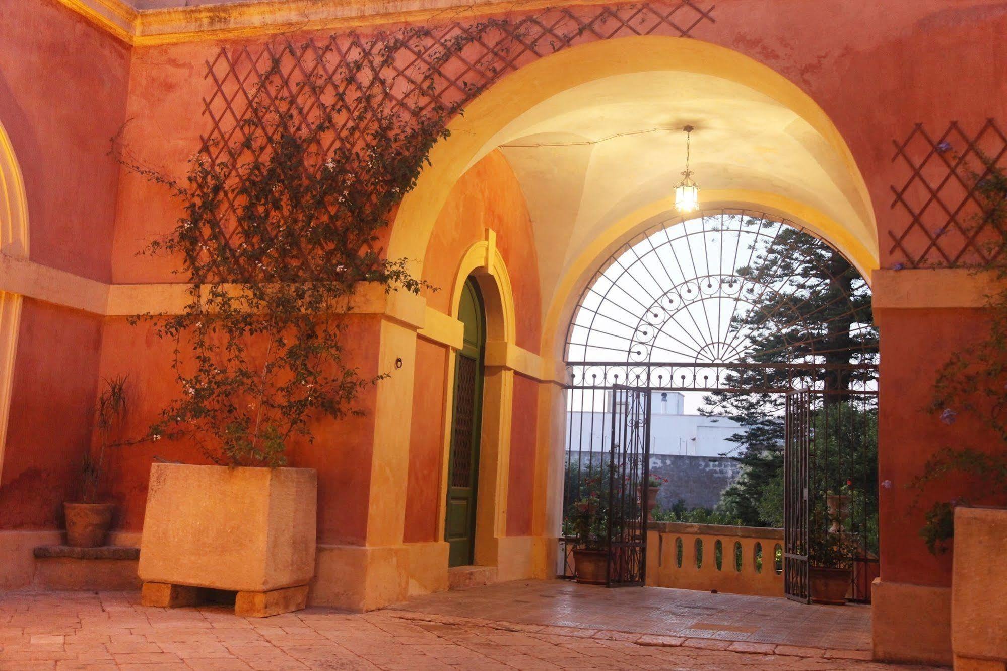 Palazzo Laura Bed & Breakfast Morciano di Leuca Bagian luar foto
